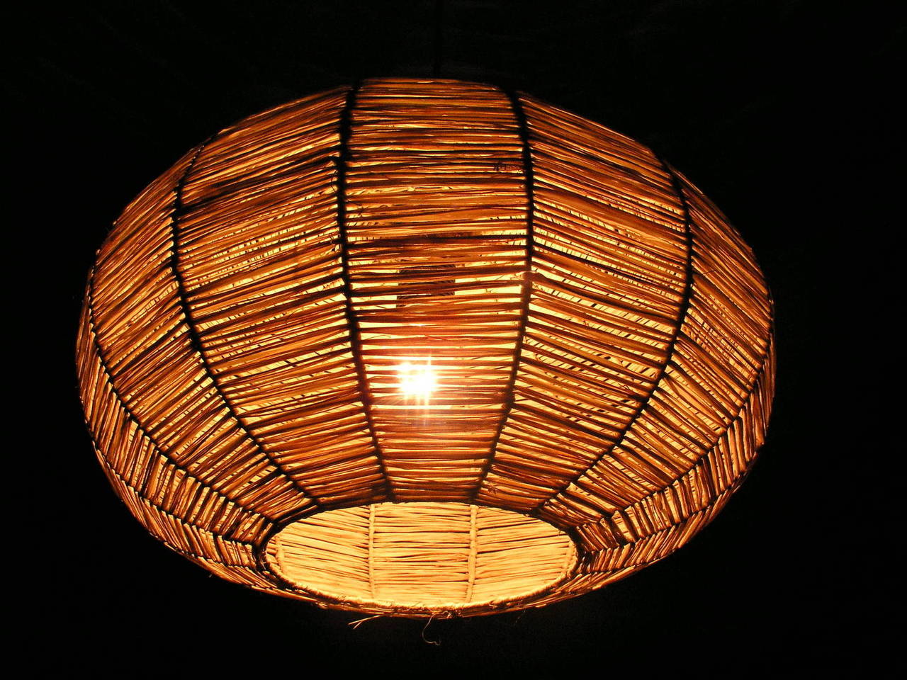 Drewniane lampy z motywem natury